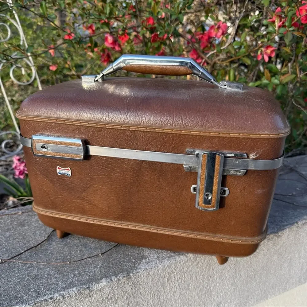 American Tourister Traveler Brown Train Case Makeup Case With Tray